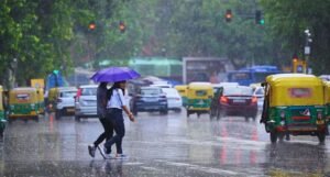 Weather: বৃষ্টি থেকে নেই স্বস্তি, বাংলার ৭ জেলায় ভারী বৃষ্টির পূর্বাভাস, জেনেনিন আপডেট