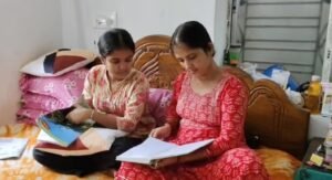 মেয়ের সঙ্গে বিএ পাস ৪৫ বছরের মায়ের, লক্ষ্য এবার আরও উচ্চশিক্ষার
