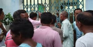 দুই মাস ধরে নিখোঁজ গ্রামের প্রধান, উপপ্রধান-কর্মীদের আটকে বিক্ষোভ দেখালো তৃণমূল