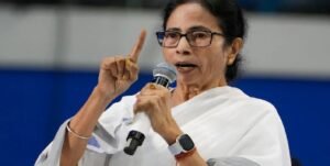 নাগরাকাটার দুর্গত এলাকায় মমতা, বিজেপিকে ‘মিথ্যে প্রচার’ না করার হুঁশিয়ারি, মৃতদের পরিবারকে ৫ লাখ টাকা ক্ষতিপূরণ