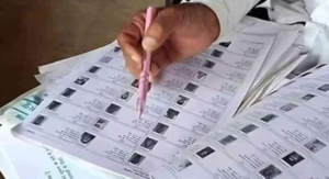 জ্যান্ত মানুষ ভোটার তালিকায় ‘মৃত’! শ্মশানে গিয়ে সৎকার করার নিদান কমিশনের, উত্তাল নৈহাটি।