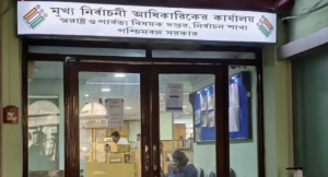 “আর কত কাজ চাপাবে কমিশন?” SIR বয়কটের ডাক দিয়ে বিদ্রোহ বিএলও-দের, বিপাকে ভোটার তালিকা সংশোধন!
