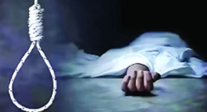 একই ফ্যানে ঝুলছে দুই যুবক! ফালাকাটা থেকে নিখোঁজ হওয়ার পর মালবাজারে রহস্যমৃত্যু।