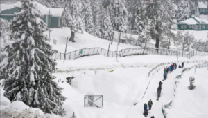 অবশেষে প্রতীক্ষার অবসান! তুষারশুভ্র চাদরে ঢাকল কাশ্মীর, ‘চিলাই-কালান’ শুরু হতেই খুশির হাওয়া উপত্যকায়