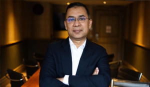 মাঝ আকাশে বিপদ? তারেকের বিমানের ২ ক্রু-কে তড়িঘড়ি সরানোর নির্দেশ গোয়েন্দাদের, তুঙ্গে রহস্য!