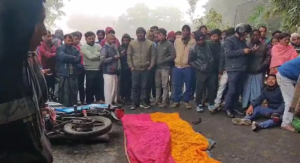 পুলিশের পরীক্ষা দিতে যাওয়াই কাল হলো! স্বামী-সন্তানের চোখের সামনে লরির চাকায় পিষ্ট মা