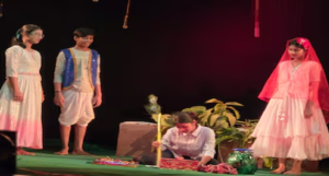 মোবাইল ছেড়ে এবার মঞ্চে! বেলদায় খুদে পড়ুয়াদের দুর্ধর্ষ নাটক দেখতে উপচে পড়া ভিড়