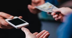 ডিসকাউন্টে পুরোনো ফোন কিনলে যা মাথায় রাখবেন, জেনেনিন কী কী?