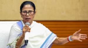 “ইংরেজি ভুলে কেন নাম বাদ?”—এসআইআর শুনানি নিয়ে কেন্দ্রকে তুলোধোনা মমতার