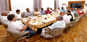 বিজেপিকে সুবিধা করে দিচ্ছে খোদ বিরোধীরাই! আসন ভাগাভাগি থেকে নেতৃত্বের লড়াই—জোটের কফিনে শেষ পেরেক?