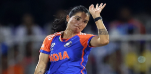 “কেরালা আমার লাকি গ্রাউন্ড!” প্রত্যাবর্তনেই শ্রীলঙ্কাকে ওড়ালেন রেণুকা ঠাকুর, জয়ের হ্যাটট্রিক মহিলা ব্রিগেডের।