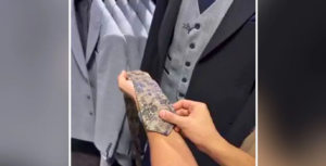 মাত্র ৩টি প্যাঁচে কেল্লাফতে! টাই বাঁধার এই জাদুকরী কৌশল আগে জানলে জীবন বদলে যেত।