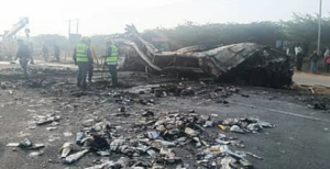 ড্রাইভারের এক মুহূর্তের ঘুম কেড়ে নিল ১২টি প্রাণ! কর্নাটকের জাতীয় সড়কে মর্মান্তিক মৃত্যুমিছিল।