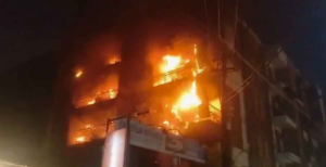 হাওড়ার শিবপুর বহুতলে ভয়াবহ আগুন! চার তলা থেকে উদ্ধার একাধিক আটকে থাকা বাসিন্দা, ব্যাপক চাঞ্চল্য