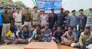 ভারতীয় জলসীমায় অবৈধ অনুপ্রবেশ! ট্রলার-সহ ১৫ জন বাংলাদেশি মৎস্যজীবী আটক, ফ্রেজারগঞ্জ বন্দরে আনা হল ধৃতদের