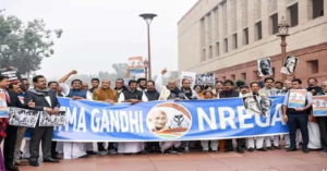 “মুখে রাম বগলে ছুরি!” জি-র‍্যাম-জি বিল নিয়ে মোদী সরকারকে তুলোধোনা খাড়গের, মধ্যরাতে রণক্ষেত্র সংসদ