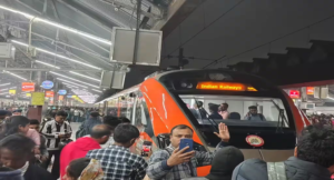 বন্দে ভারত স্লিপারের রাজকীয় এন্ট্রি! প্রথম দিনেই হাউসফুল, হাওড়া-কামাখ্যা রুটে শুরু নতুন যুগ