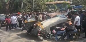 OMG! মেট্রোর পিলারের চাঁই ভেঙে পড়ল অটোতে, ১ জনের মৃত্যু, জখম ৪ জন