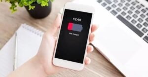 ১০০% চার্জ হওয়ার পরও কি ফোন প্লাগ-ইন থাকে? আজই বদলে ফেলুন এই অভ্যাস