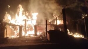 গভীর রাতে বিকট শব্দে বিস্ফোরণ! চোখের নিমেষে ছারখার বসতভিটে, সর্বস্বান্ত পরিবার