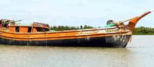 গভীর রাতে বঙ্গোপসাগরে টানটান উত্তেজনা! ২৮ জন অনুপ্রবেশকারীকে নিয়ে জলসীমায় ঢুকল বাংলাদেশি ট্রলার, পাকড়াও কোস্ট গার্ড