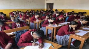 উচ্চমাধ্যমিকের অঙ্ক পরীক্ষায় ‘আউট অফ সিলেবাস’ প্রশ্ন! পড়ুয়াদের কপাল খুলল সংসদের এক ঘোষণায়