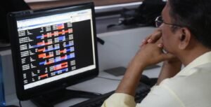 দলাল স্ট্রিটে আইটি বিপর্যয়! ১৫ দিনে ১১,০০০ কোটির শেয়ার বিক্রি বিদেশি বিনিয়োগকারীদের