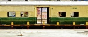 সিনেমাকেও হার মানাবে বাস্তব! ভুল ট্রেনে কেরালা পাড়ি, ১৪ বছর পর পরিবারকে খুঁজে পেল চাইবাসার সেই বালক!