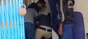 চেম্বারের ভেতর ডাক্তারকে কাটারি দিয়ে কুপিয়ে খুন! রক্তমাখা শরীরে থানায় গিয়ে নাতির বয়ান শুনলে চমকে উঠবেন!