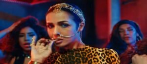 এক থালা খিচুড়ির দাম ৫৫০! মালাইকার রেস্তোরাঁয় জলের বোতলের দাম শুনলে চোখ কপালে উঠবে আপনারও!