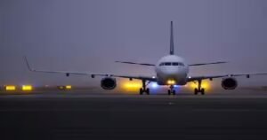 মুম্বই বিমানবন্দরে হাড়হিম কাণ্ড! রানওয়েতে দুই বিমানের ডানায় ধাক্কা, অল্পের জন্য বাঁচলেন শয়ে শয়ে যাত্রী