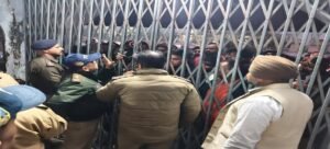 খটিমায় রণক্ষেত্র বাণিজ্য মন্ডল নির্বাচন! বিজেপি-কংগ্রেস সংঘর্ষে পণ্ড গণনা, সিল করা হলো ব্যালট বাক্স