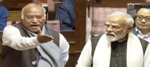 “খাড়গেজি বুড়ো হয়েছেন, ওনাকে বসেই স্লোগান দিতে দিন!” রাজ্যসভায় মোদীর খোঁচায় হাসির রোল