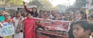 রাত নামলেই অপহরণ-খুন! বোকারোয় নারী সুরক্ষার দাবিতে উত্তাল রাজপথ, অর্ধেক আকাশ নামল মিছিলে