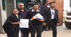 ‘বিয়ের পর পদবি বদলেছে বলে নাম বাদ?’ নির্বাচন কমিশনকে ‘মহিলা-বিরোধী’ বলে তুলোধোনা মমতার!