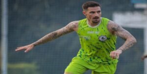 মহামেডান ম্যাচের আগে মেজাজে ম্যাকলারেন! ইস্টবেঙ্গল স্ট্রাইকার ইউসেফের প্রশংসায় বাগান তারকা!