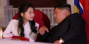 কিমের উত্তরসূরি কি কিশোরী কন্যা? পিসি বনাম ভাইঝির ক্ষমতার লড়াইয়ে কাঁপছে উত্তর কোরিয়া!