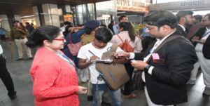 বিনা টিকিটে ট্রেনে চড়লেই বিপদ! শিয়ালদহ শাখায় ‘জাগৃতি’ স্পেশাল ড্রাইভ, একদিনেই লক্ষ লক্ষ টাকা জরিমানা