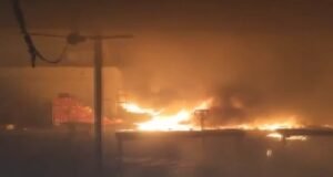 “দমকলের ৩০টি ইঞ্জিনের লড়াই!”-কারখানায় ভয়াবহ আগুন, শর্ট সার্কিট না কি গাফিলতি?