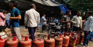 রোজ গড়ে ২৫ লাখ বাড়তি গ্যাস বুকিং? রাজ্যগুলিকে কড়া নির্দেশ পাঠালো কেন্দ্র