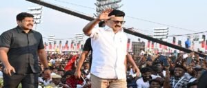 ভোটের আগেই ভাঙল ডিএমকে জোট! স্ট্যালিনের হাত ছাড়লেন ভেলমুরুগান, বাড়ছে উত্তর তামিলনাড়ুর সমীকরণ নিয়ে চিন্তা