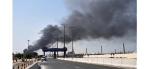 মধ্যপ্রাচ্যে রণক্ষেত্র! মাথার ওপর দিয়ে উড়ছে মিসাইল, ঘর ছাড়ছেন প্রবাসীরা: ভয়াবহ অভিজ্ঞতার বর্ণনা