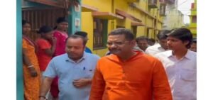 তৃণমূলের দুর্গে ভাঙন ধরাতে মরিয়া বিজেপি! রানিগঞ্জে আইনজীবী বনাম নেতার লড়াইয়ে কে হাসবে শেষ হাসি?