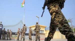 ভোটের ডিউটিতে এসে মৃত্যু CRPF আধিকারিকের, ঘটনায় ছড়ালো চাঞ্চল্য