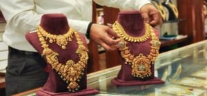 সোনায় সোহাগা! একদিনে দু’বার কমল দাম, মধ্যবিত্তের নাগালে কি এবার হলুদ ধাতু?