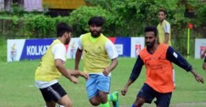 বড় ক্লাবের আড়ালে নিঃশব্দ বিপ্লব! অর্থকষ্টেও বাংলার ফুটবলের ‘ভিত’ শক্ত রাখছে ছোট দলগুলো