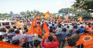শিলিগুড়িতে নাবালিকার রহস্যমৃত্যু! ভোট প্রচার ছেড়ে আম্বেদকর মূর্তির নিচে ধরনায় শঙ্কর ঘোষ!