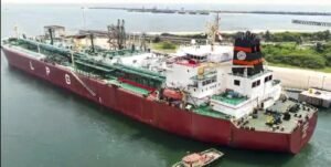 LPG-বোঝাই আরও দুটি জাহাজ এলো ভারতে, জেনেনিন ক’টি গ্যাস সিলিন্ডার ভরা যাবে?