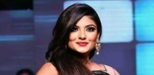 নিয়ন্ত্রণ হারিয়ে ডিভাইডারে ধাক্কা, উল্টে গেল গাড়ি! ভয়াবহ দুর্ঘটনায় মৃত্যু জনপ্রিয় অভিনেত্রীর