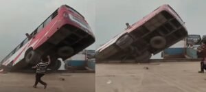 অপেক্ষায় ছিল ঢাকা যাওয়ার, মুহূর্তের ভুলে অতল পদ্মায় ‘সৌহার্দ্য পরিবহন’; উদ্ধারকাজে নামল ডুবুরি দল